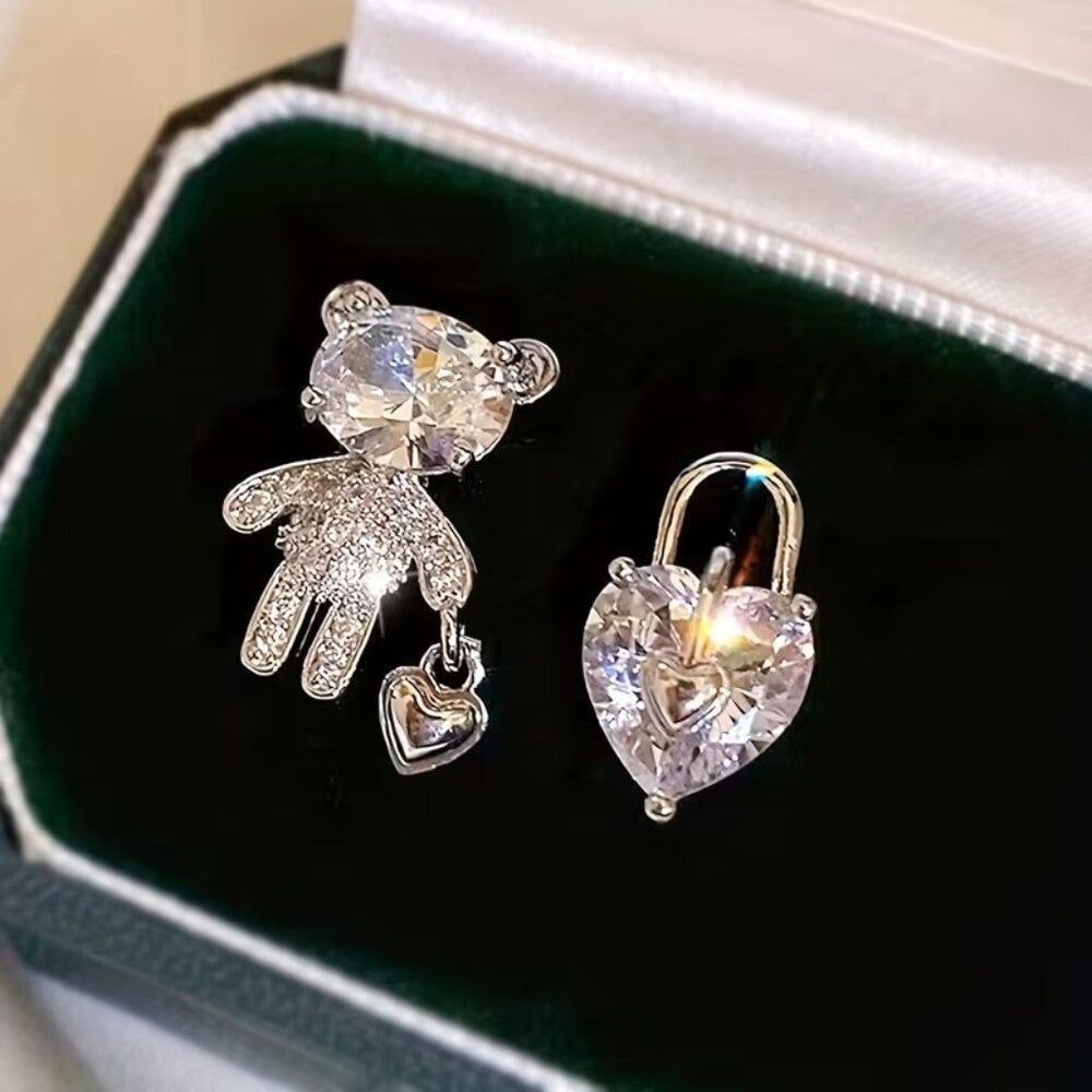 2pcs Set, Asymmetrical Heart and Bear w Heart Stud Earrings